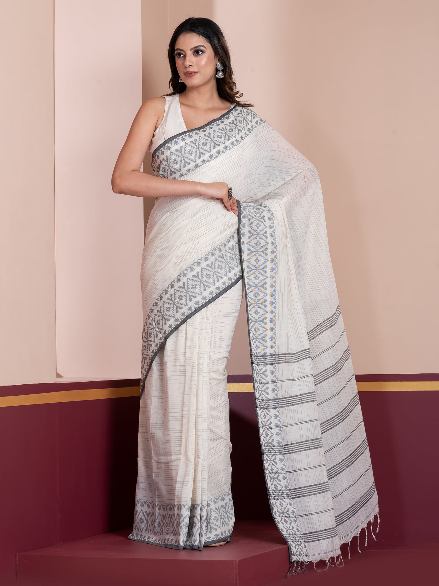 Lost in Stripes ( Jamdani Paar Saree )