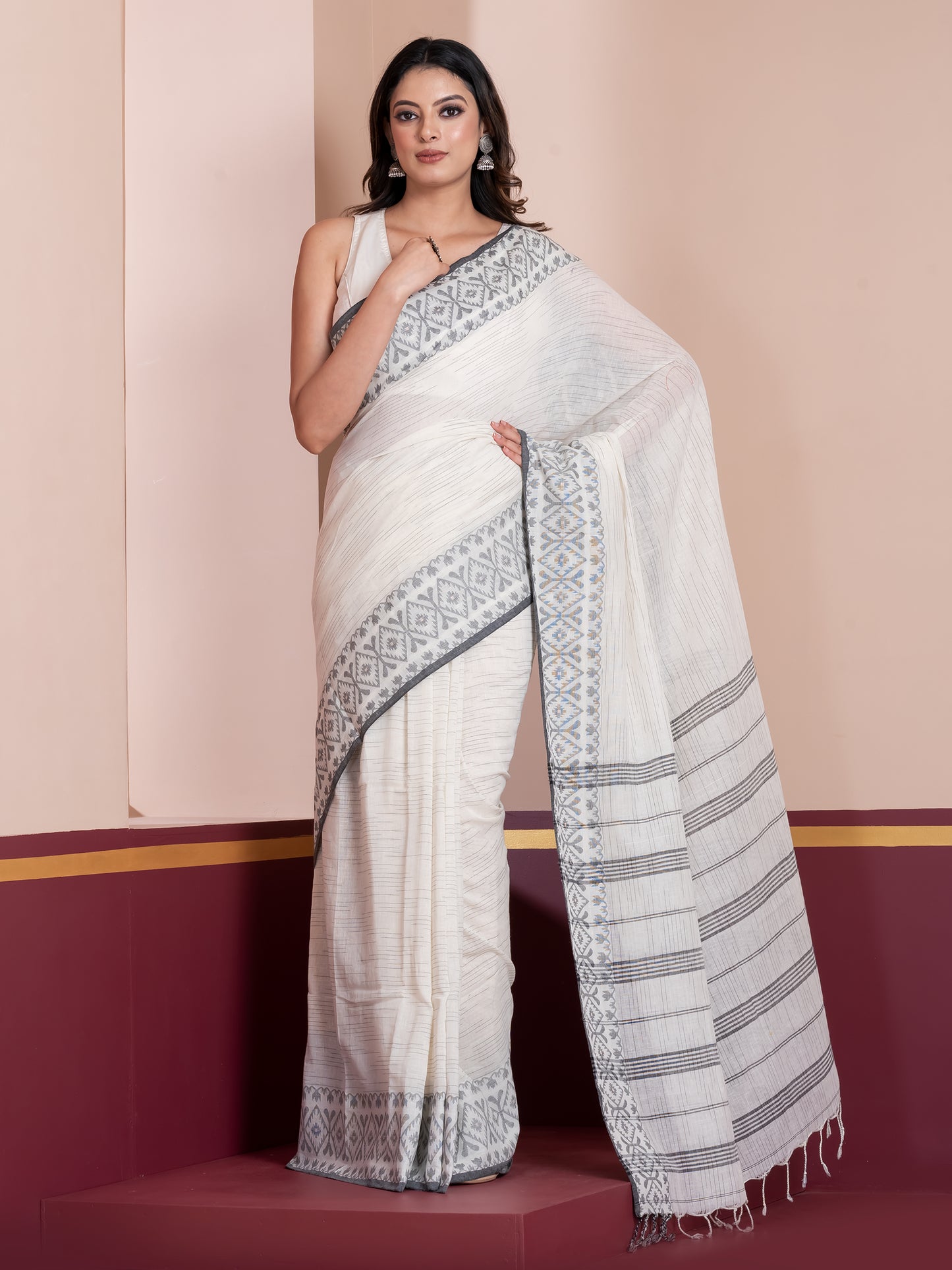 Lost in Stripes ( Jamdani Paar Saree )