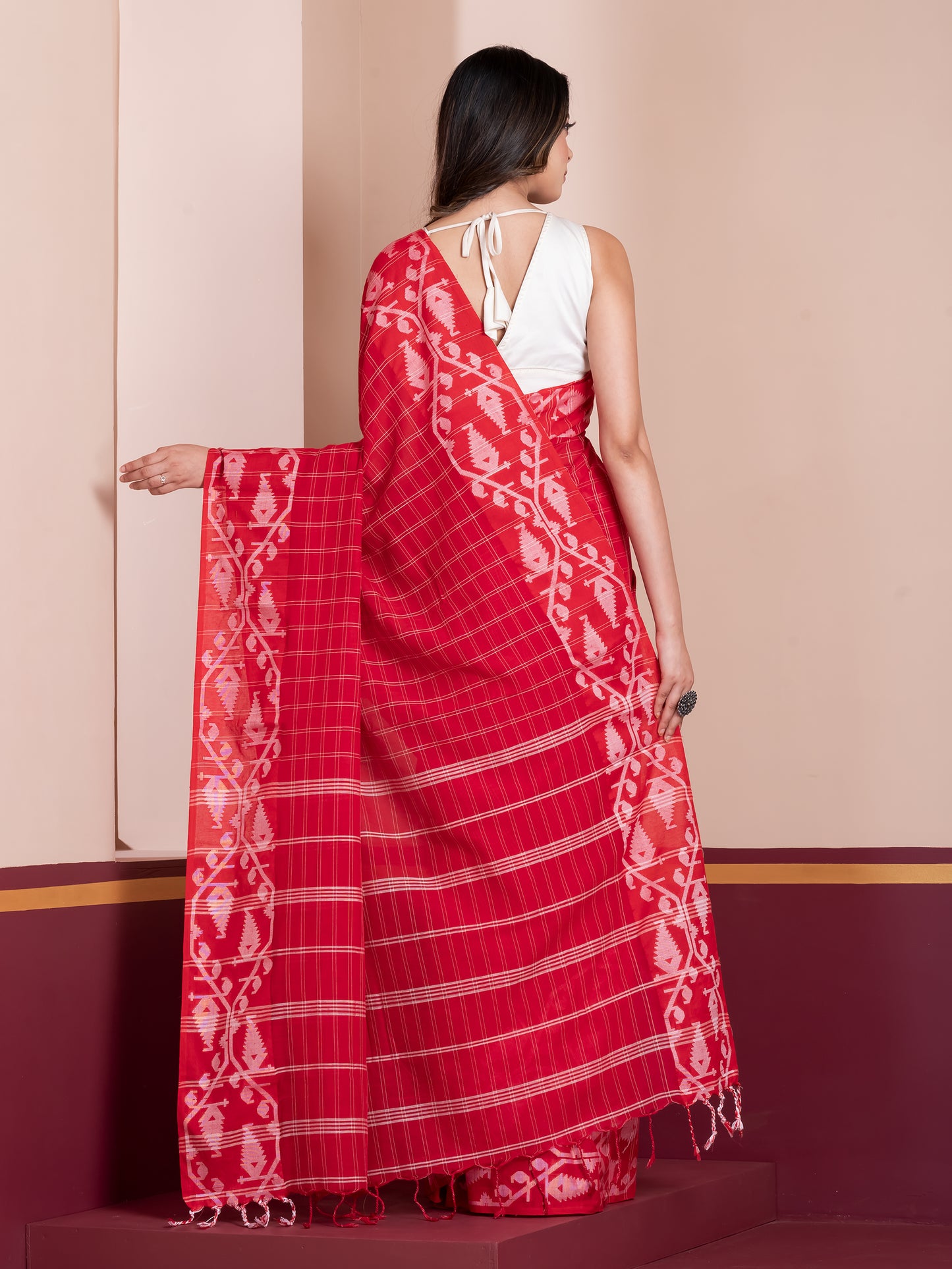 sada lal par saree,lal par sada saree look,lal par saree,lal par sada saree cotton,lal sada saree,sada saree,laal paar saree,sada saree lal par,lal par sada saree price,lal par sada saree handloom