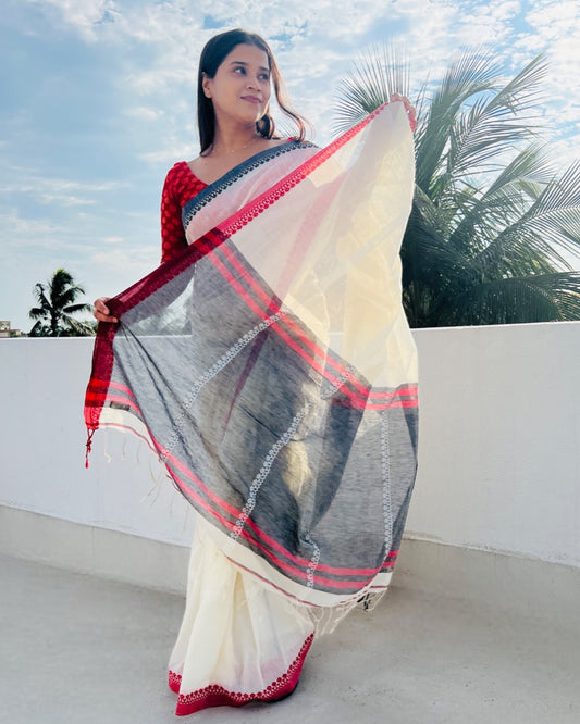 Soft and comfortable white khadi cotton saree with black and red Ganga Jamuna border,sada lal par saree,lal par sada saree look,lal par saree,lal par sada saree cotton,lal sada saree,sada saree,laal paar saree,sada saree lal par,lal par sada saree price,lal par sada saree handloom