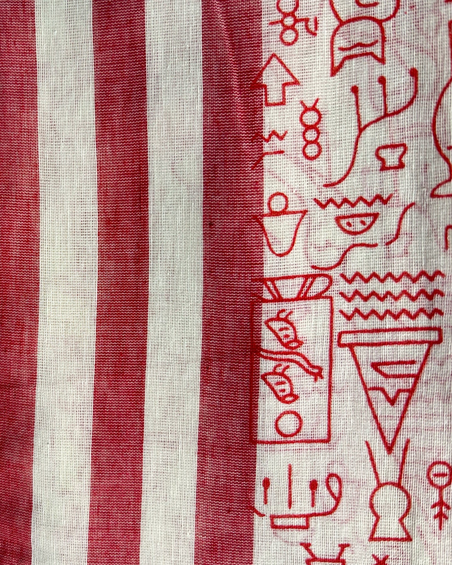 Soft and comfortable Khadi Cotton Saree with Silver lining border and its bits prints all over the body in red
