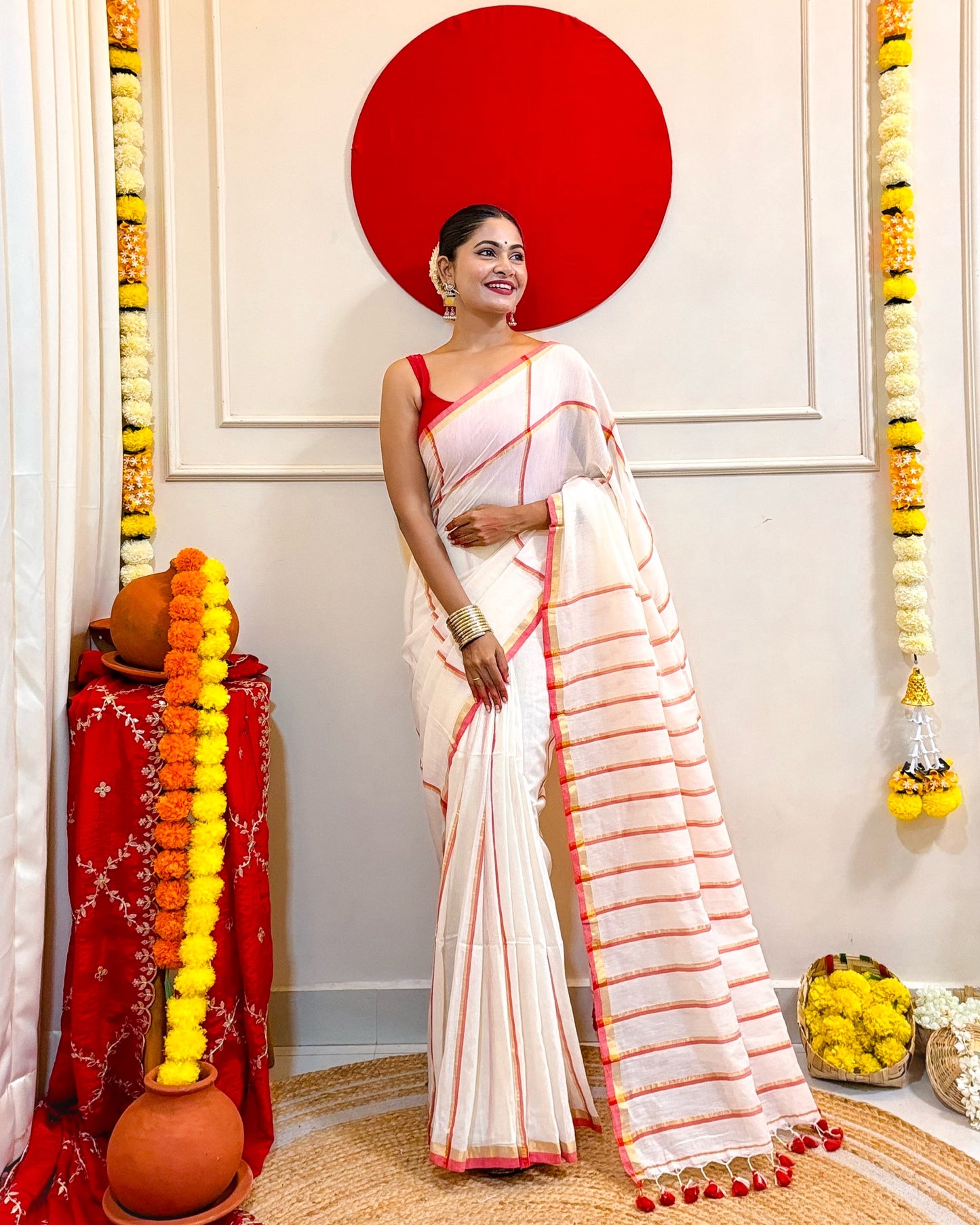 Bijoya (Laal Sada Saree)