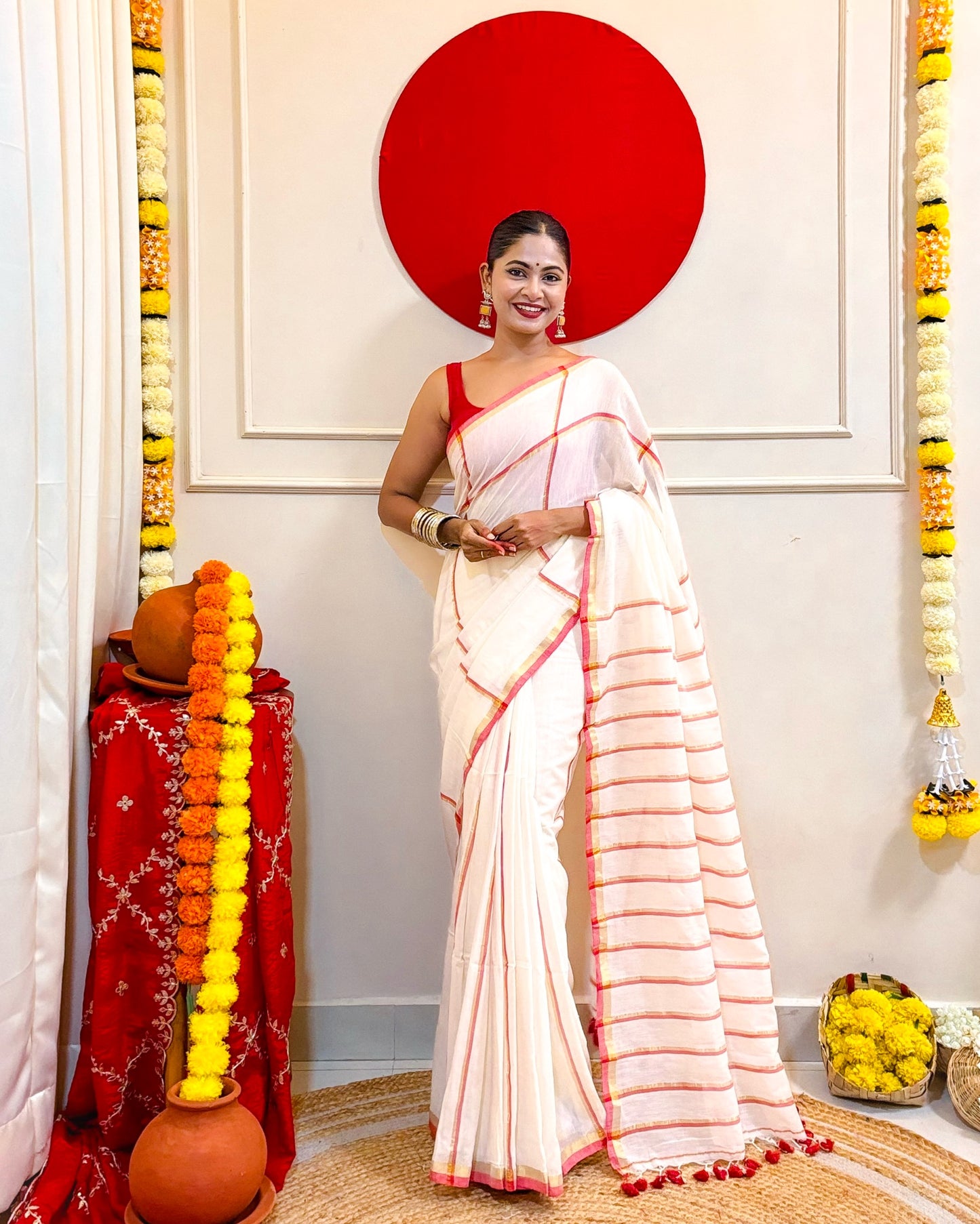 Bijoya (Laal Sada Saree)
