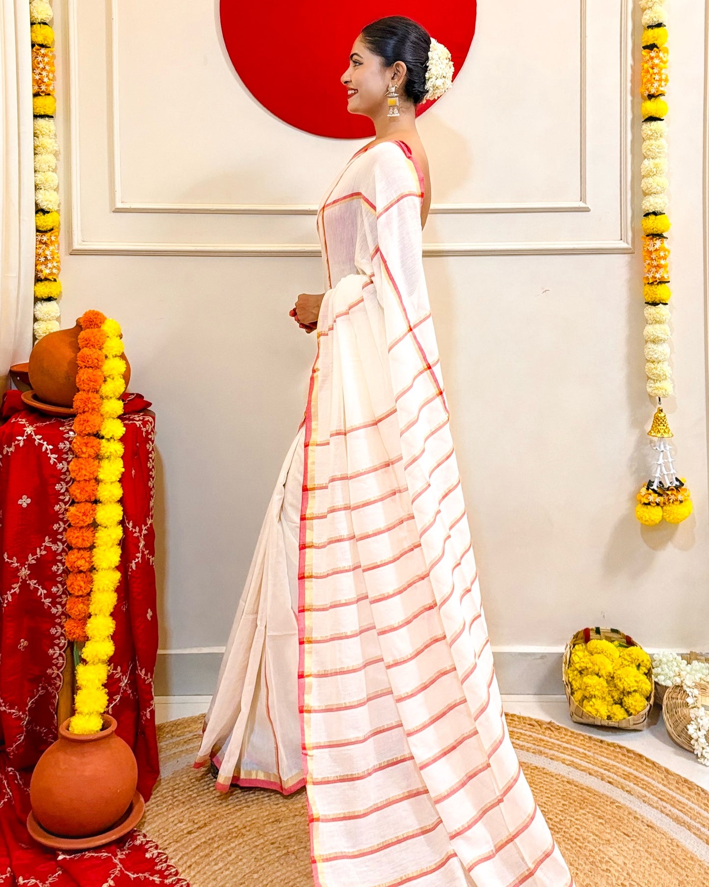 Bijoya (Laal Sada Saree)