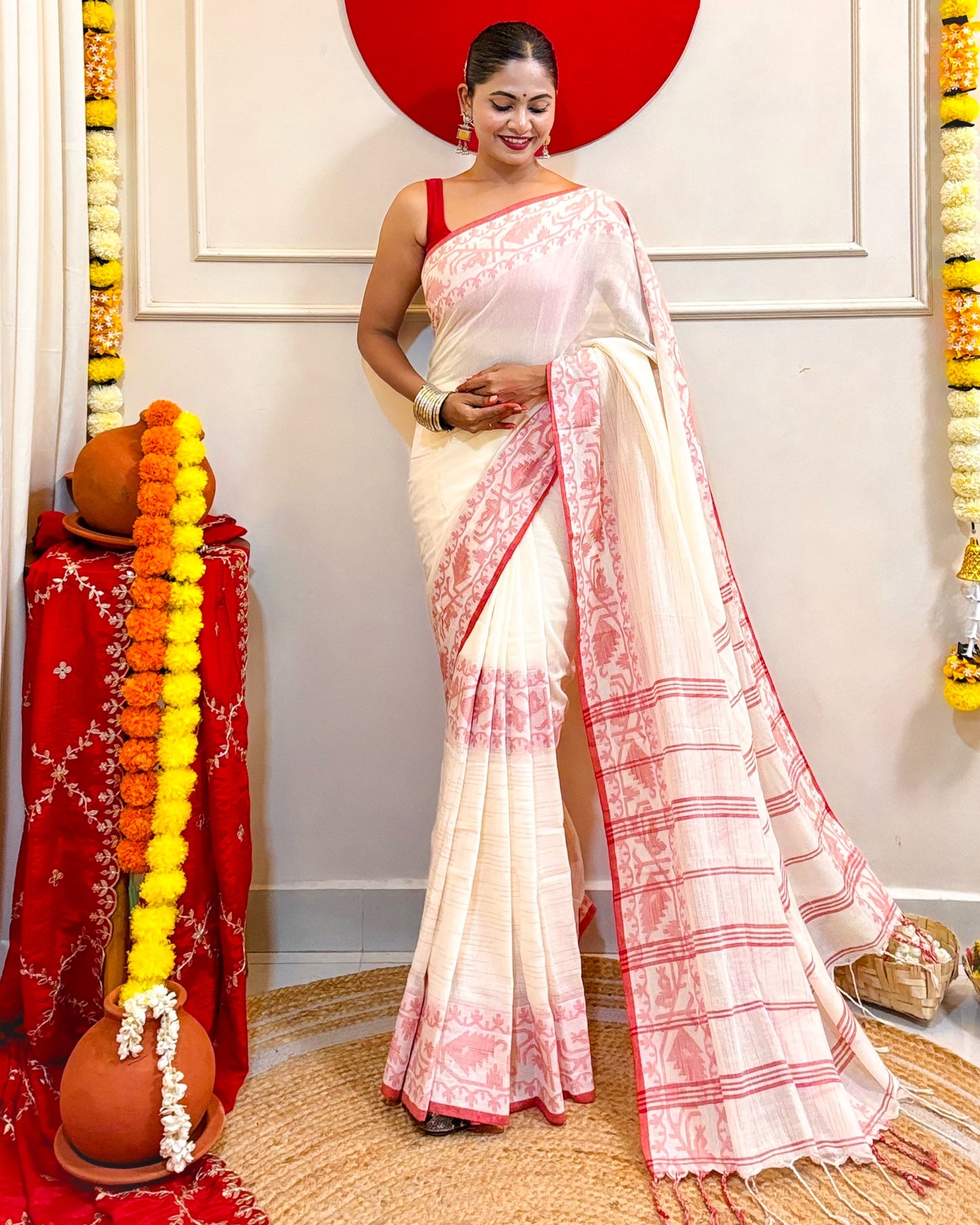 Aabha (Laal Sada Saree)