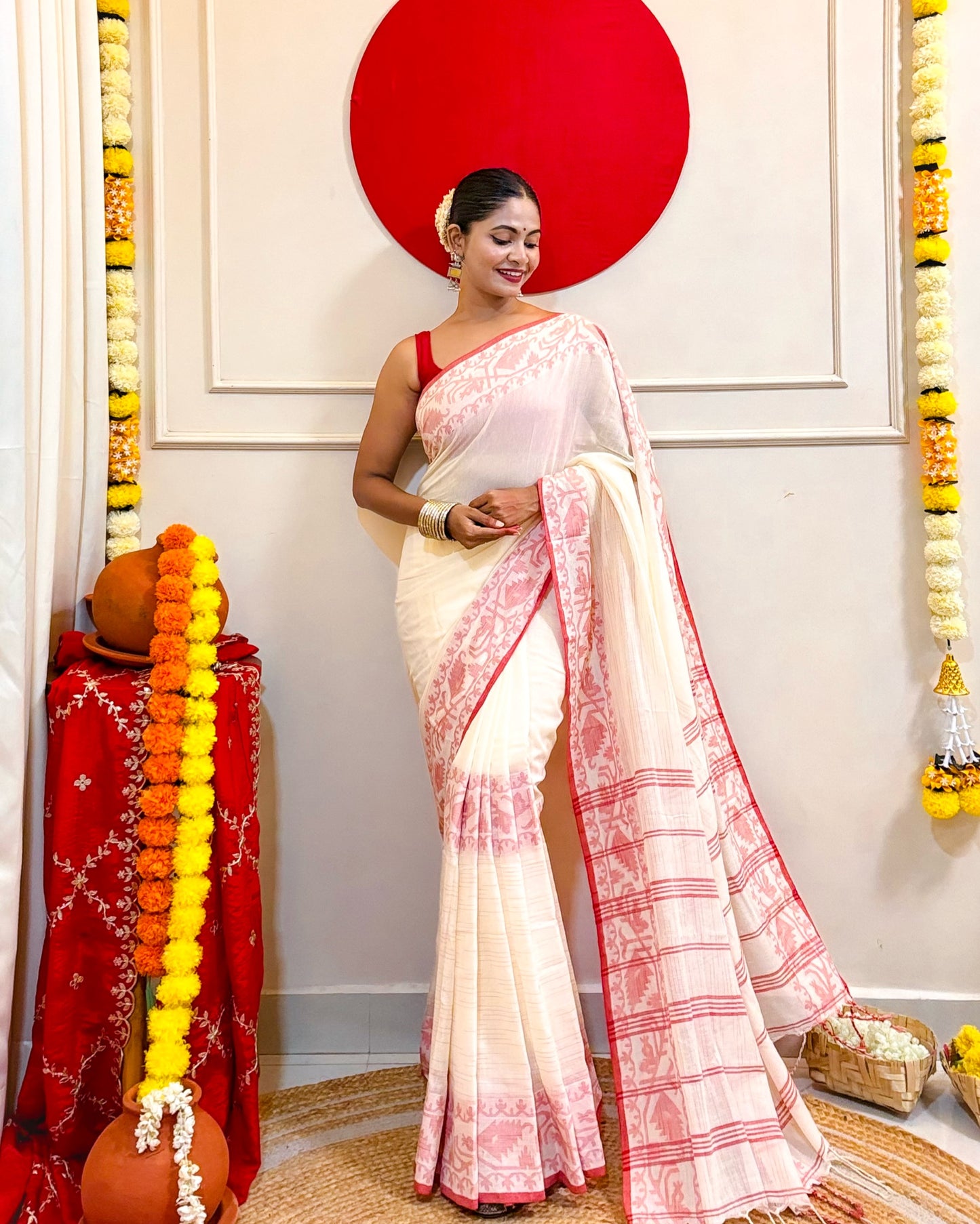 Aabha (Laal Sada Saree)