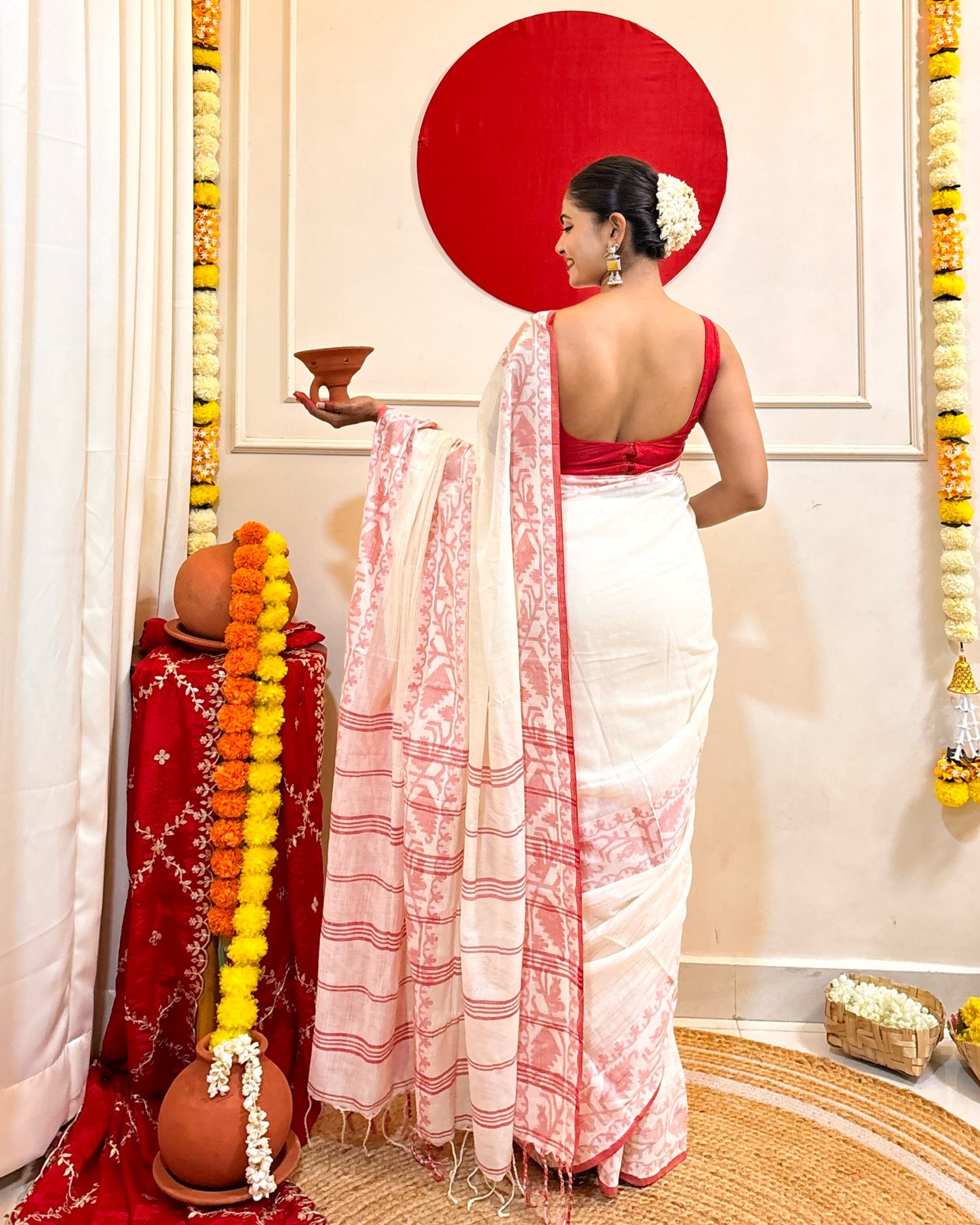 Aabha (Laal Sada Saree)