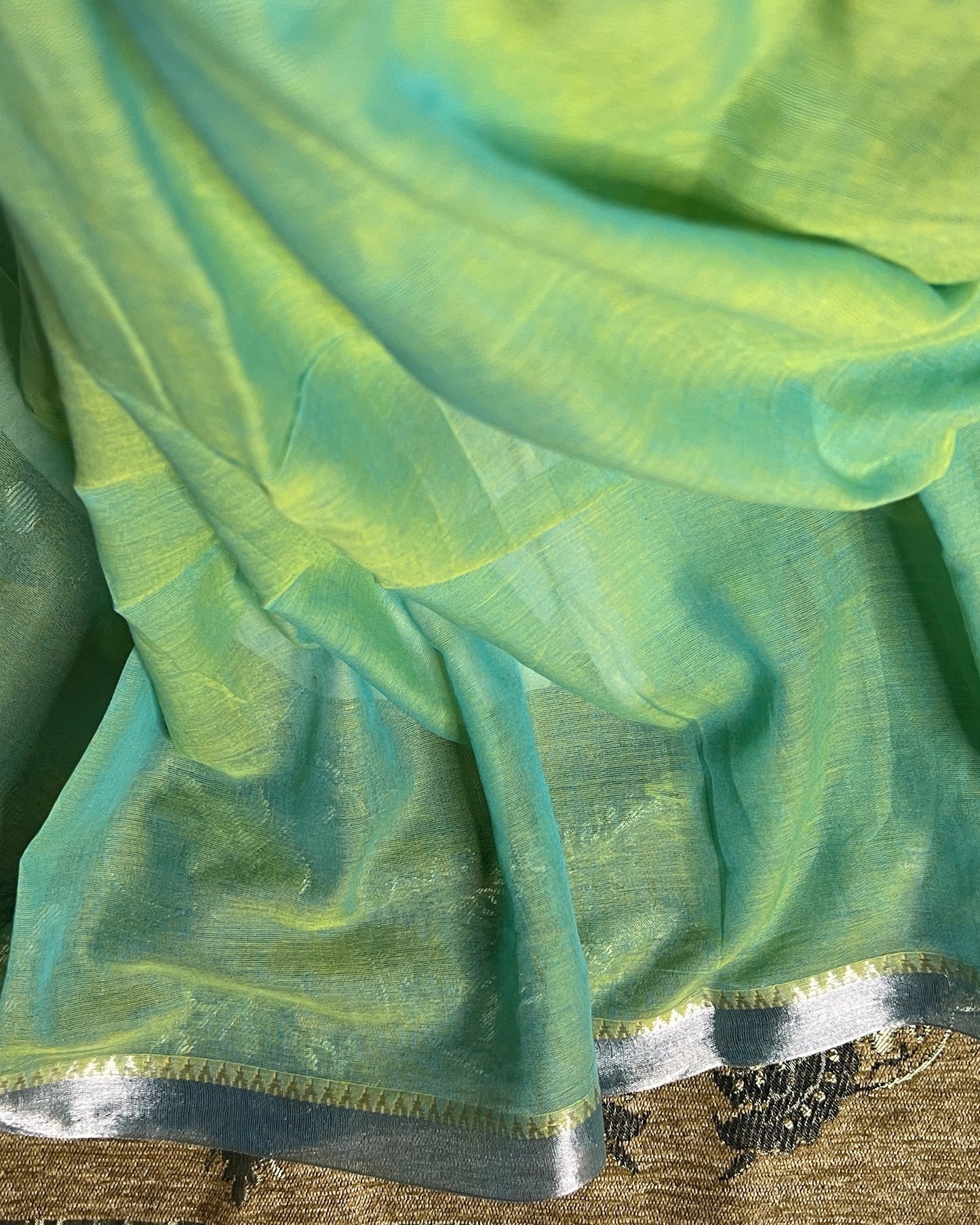 Soft and comfortable dual tone green yellow mangalgiri handloom cotton saree with zari velvet border and aanchal orange yellow