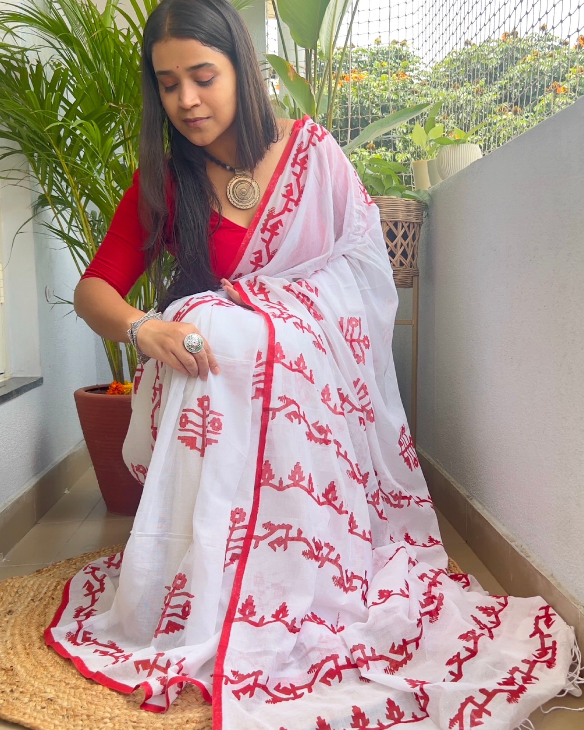 Soft and Comfortable Durga Puja Navaratri Red and White Mulmul Cotton Saree Collection