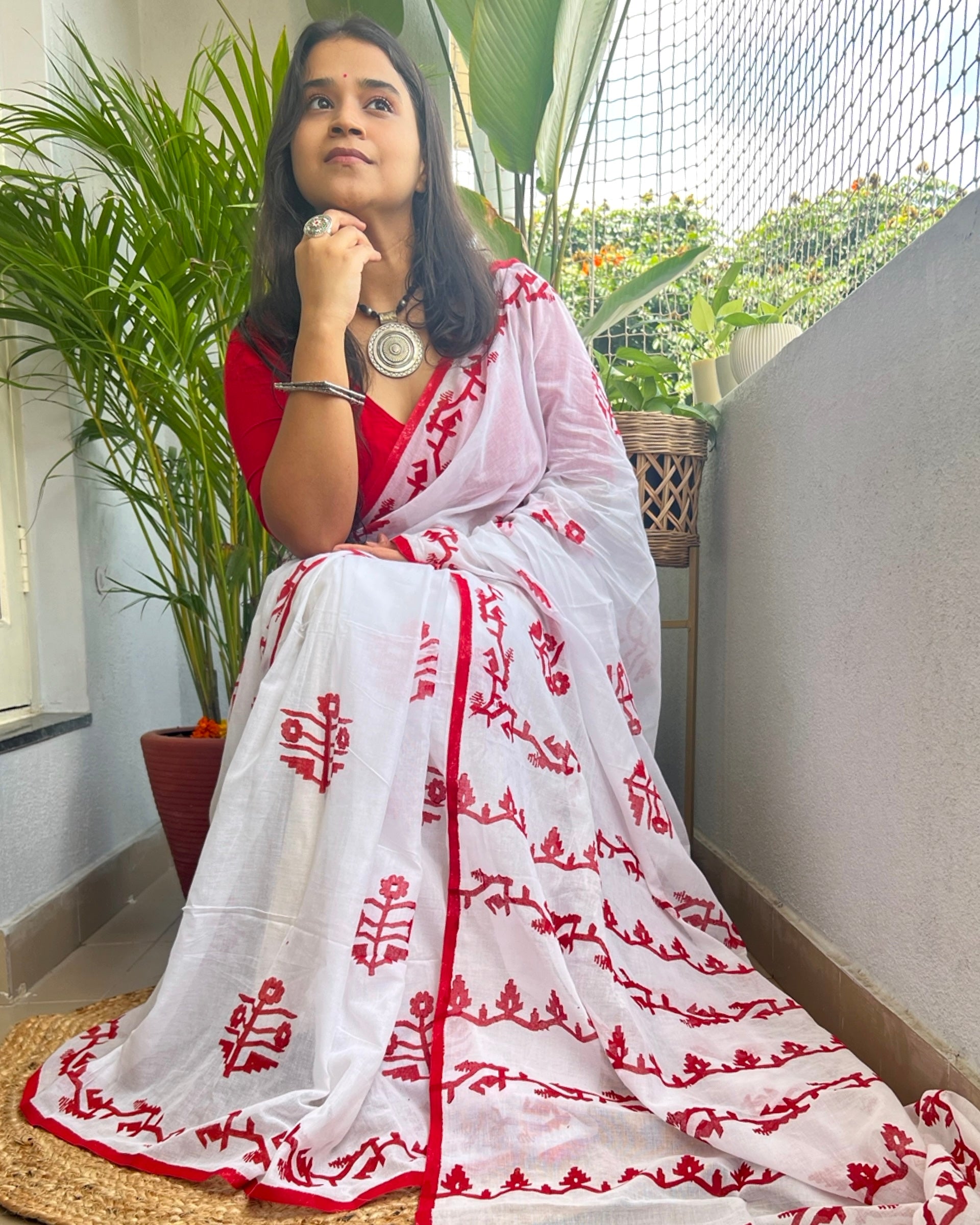Soft and Comfortable Durga Puja Navaratri Red and White Mulmul Cotton Saree Collection,sada lal par saree,lal par sada saree look,lal par saree,lal par sada saree cotton,lal sada saree,sada saree,laal paar saree,sada saree lal par,lal par sada saree price,lal par sada saree handloom
