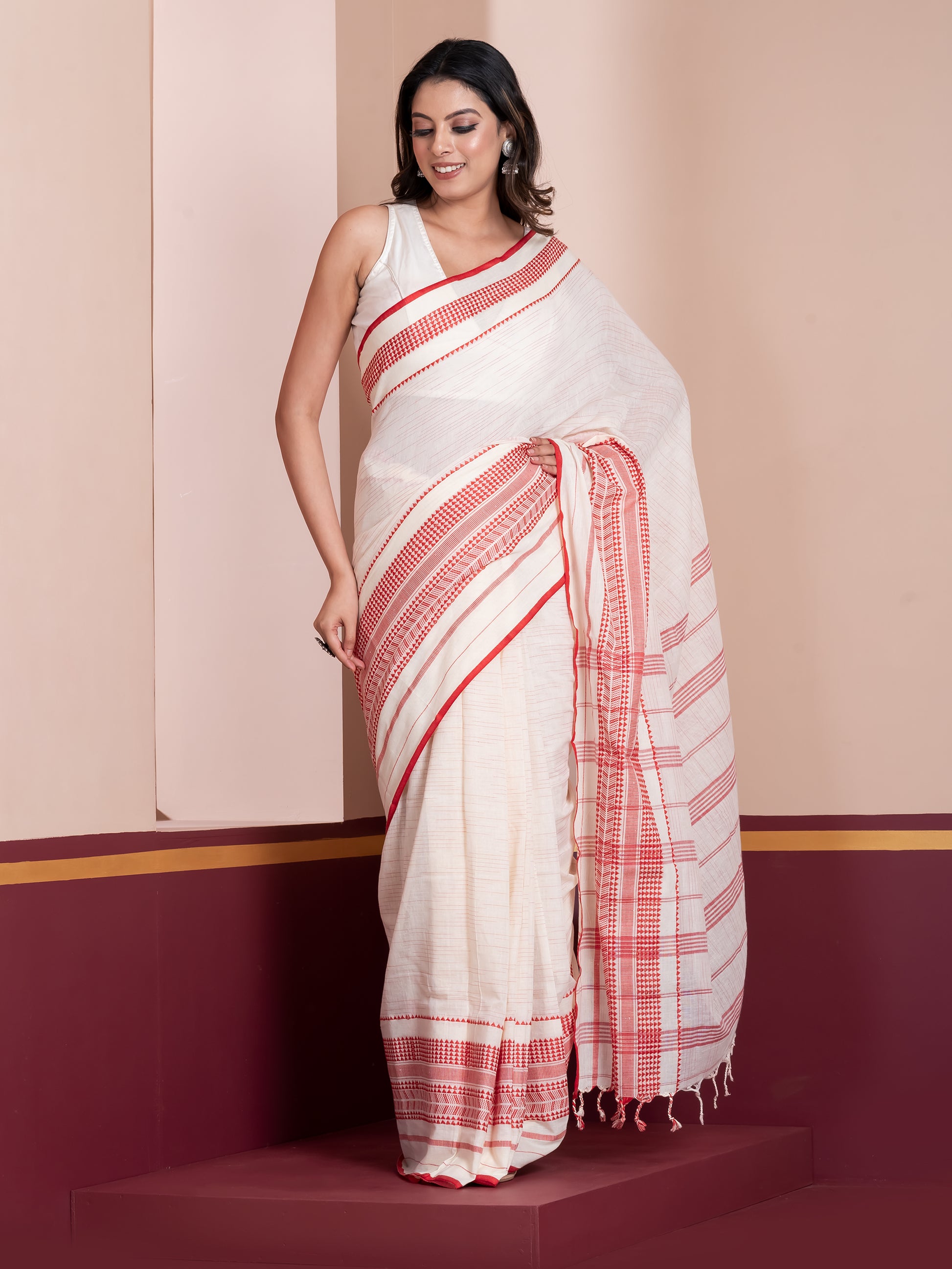 sada lal par saree,lal par sada saree look,lal par saree,lal par sada saree cotton,lal sada saree,sada saree,laal paar saree,sada saree lal par,lal par sada saree price,lal par sada saree handloom