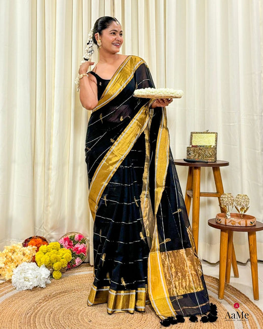 The Knight Parrot (Black mulmul saree)