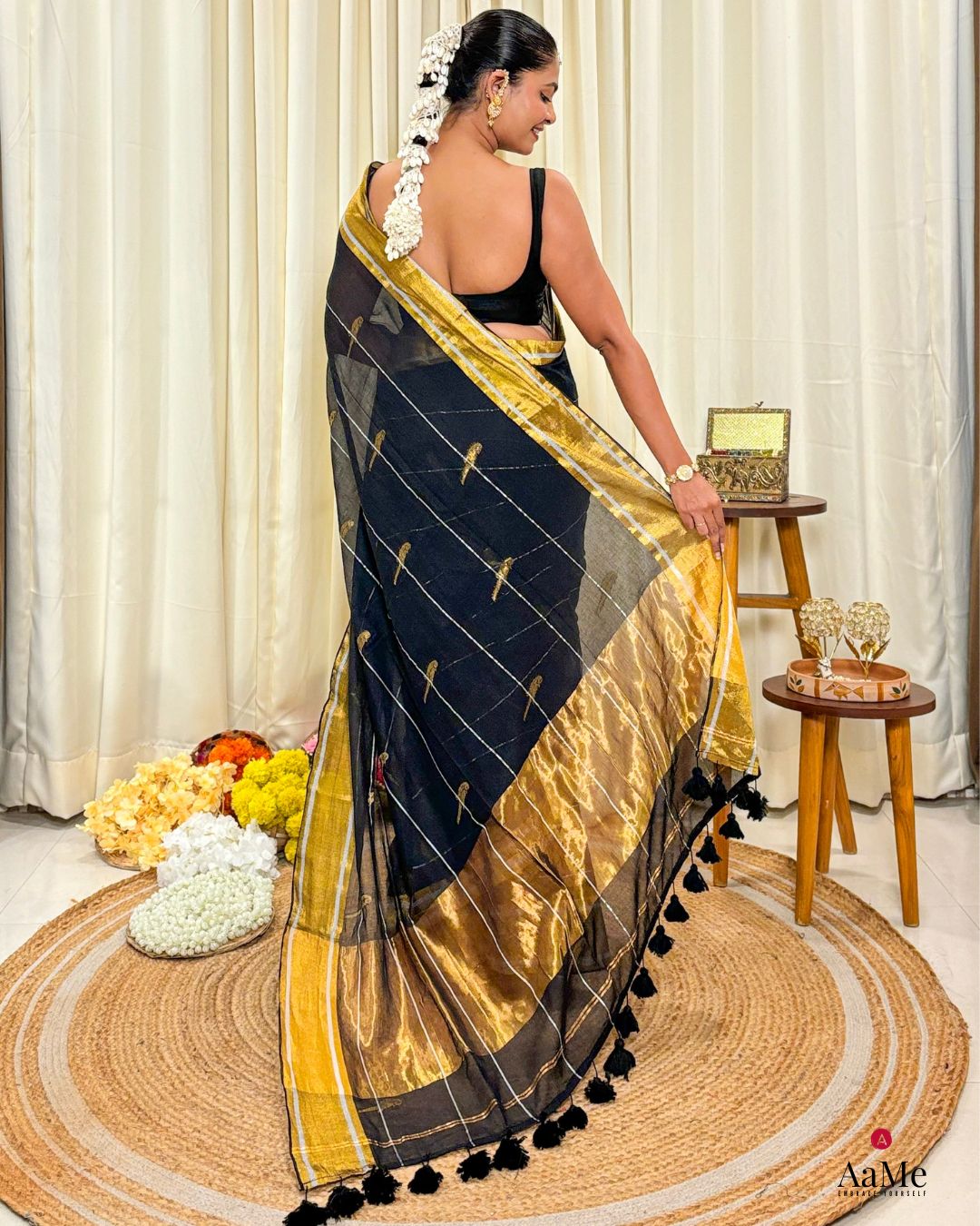 The Knight Parrot (Black mulmul saree)