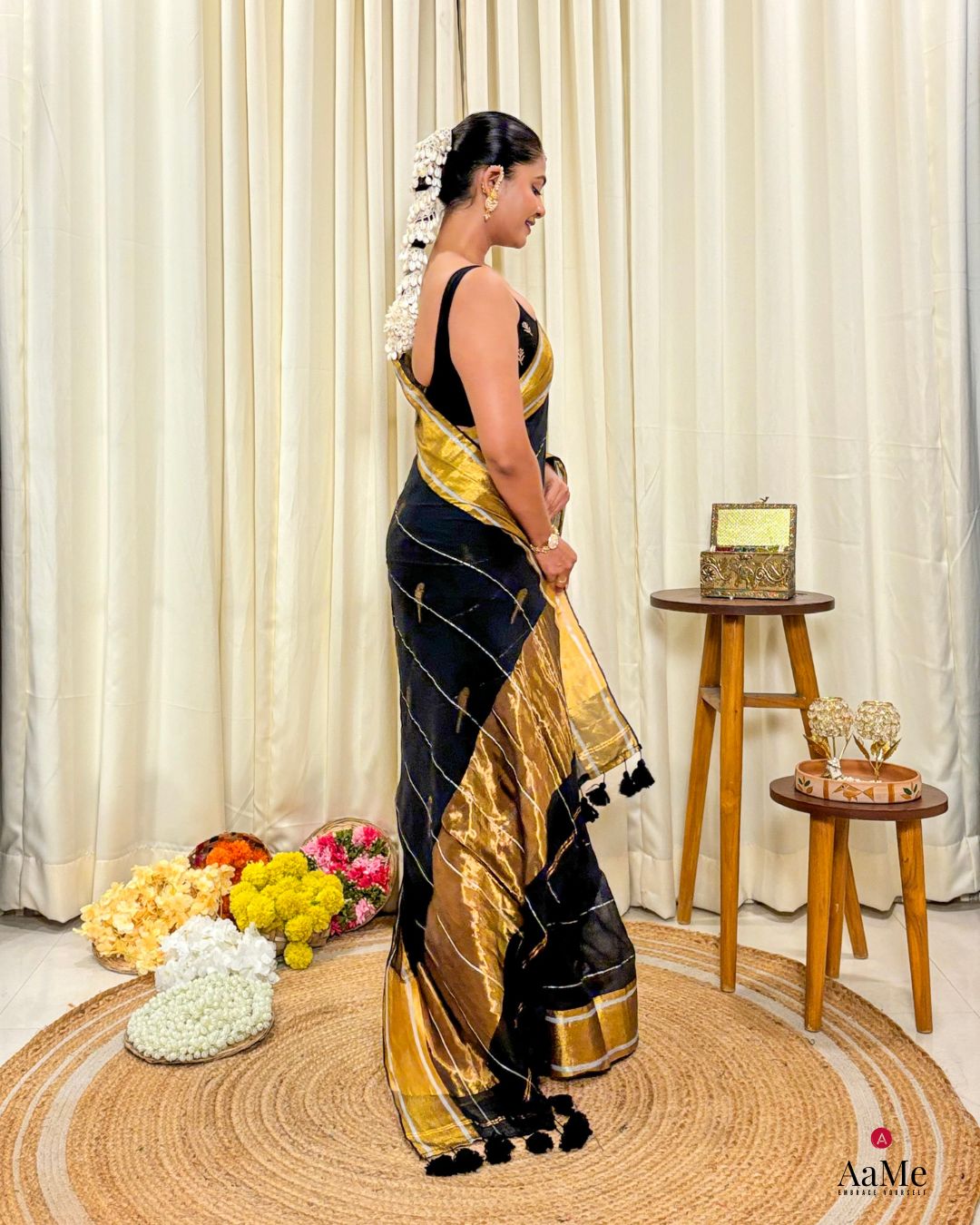 The Knight Parrot (Black mulmul saree)