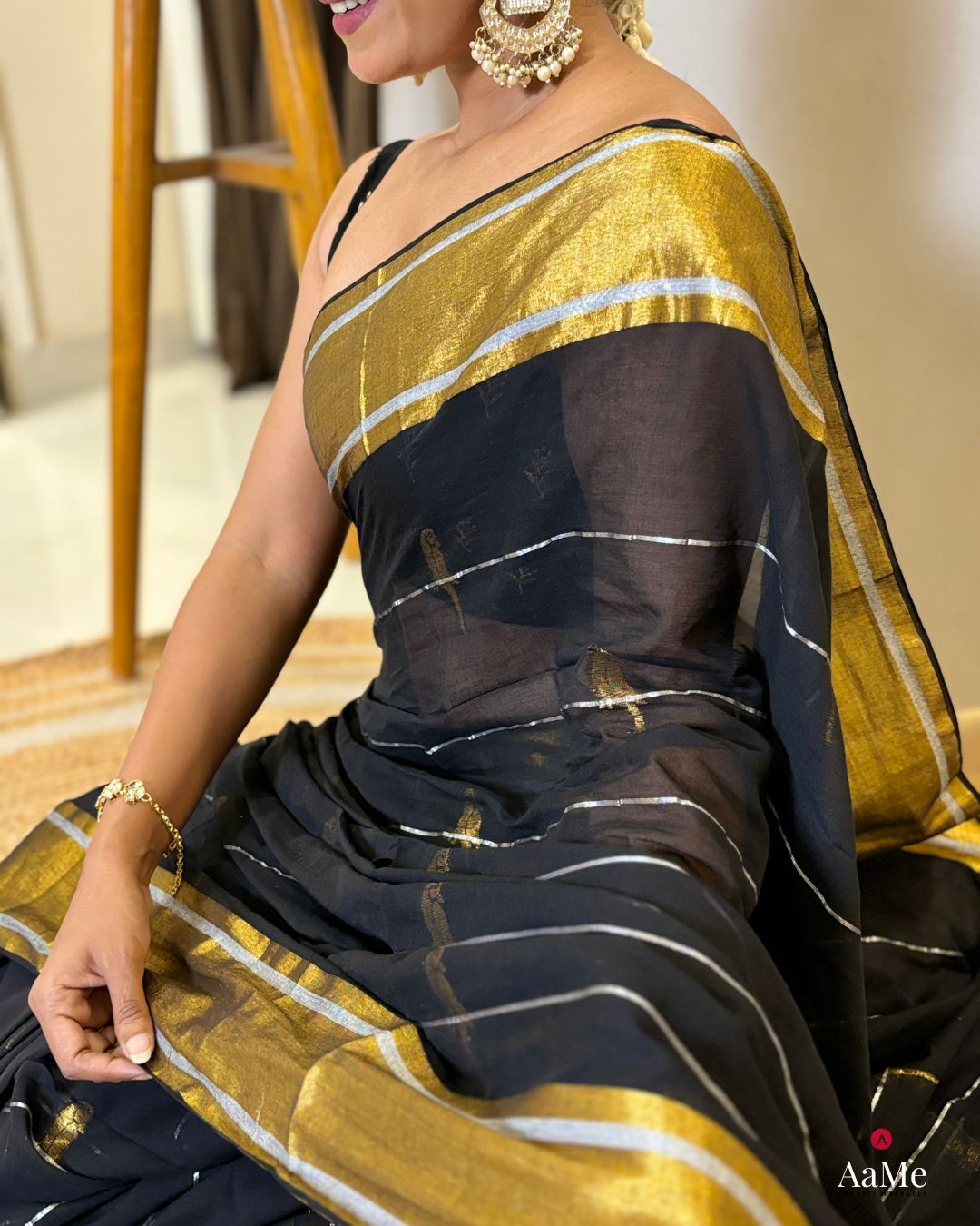 The Knight Parrot (Black mulmul saree)