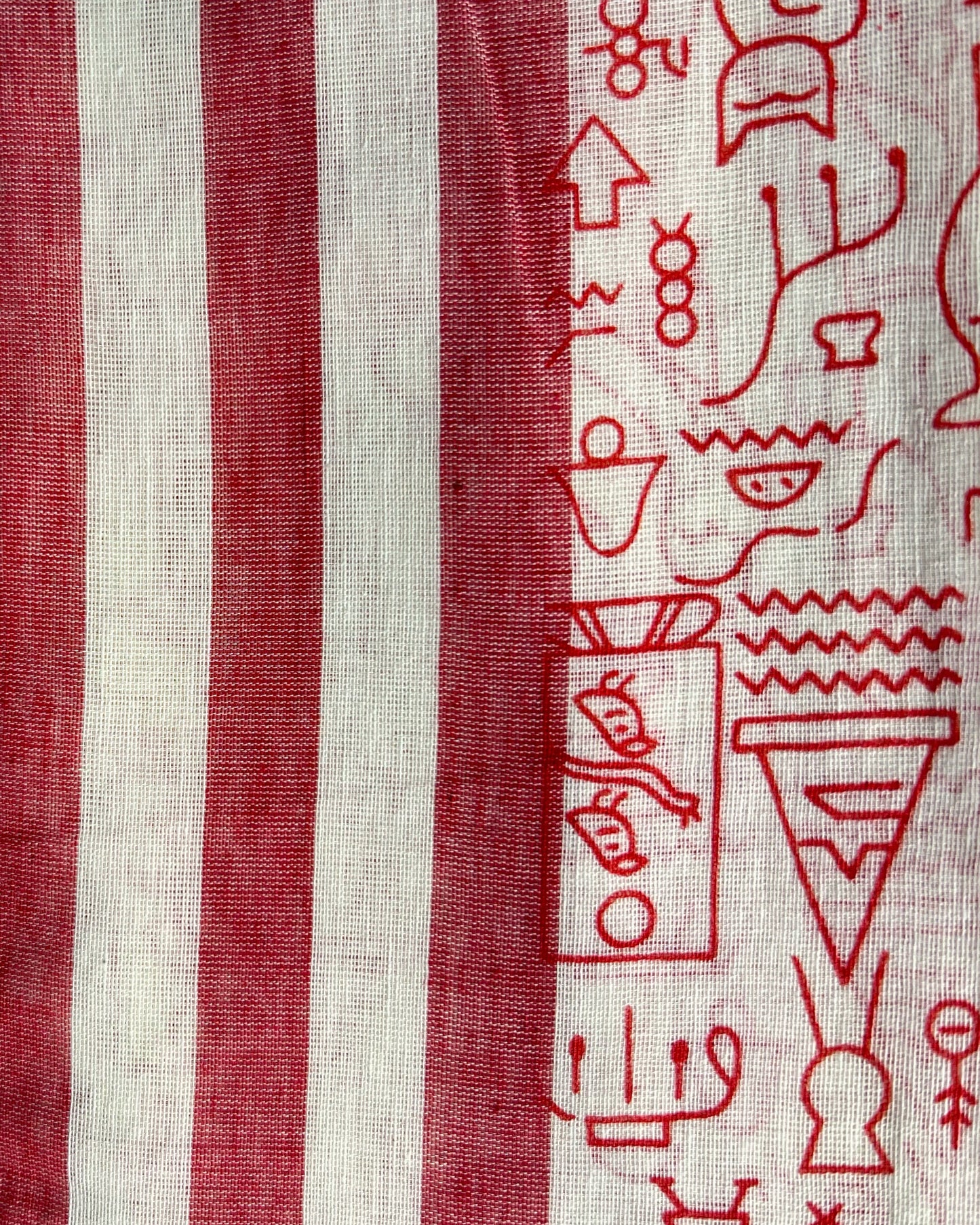 Soft and comfortable Khadi Cotton Saree with Silver lining border and its bits prints all over the body in red