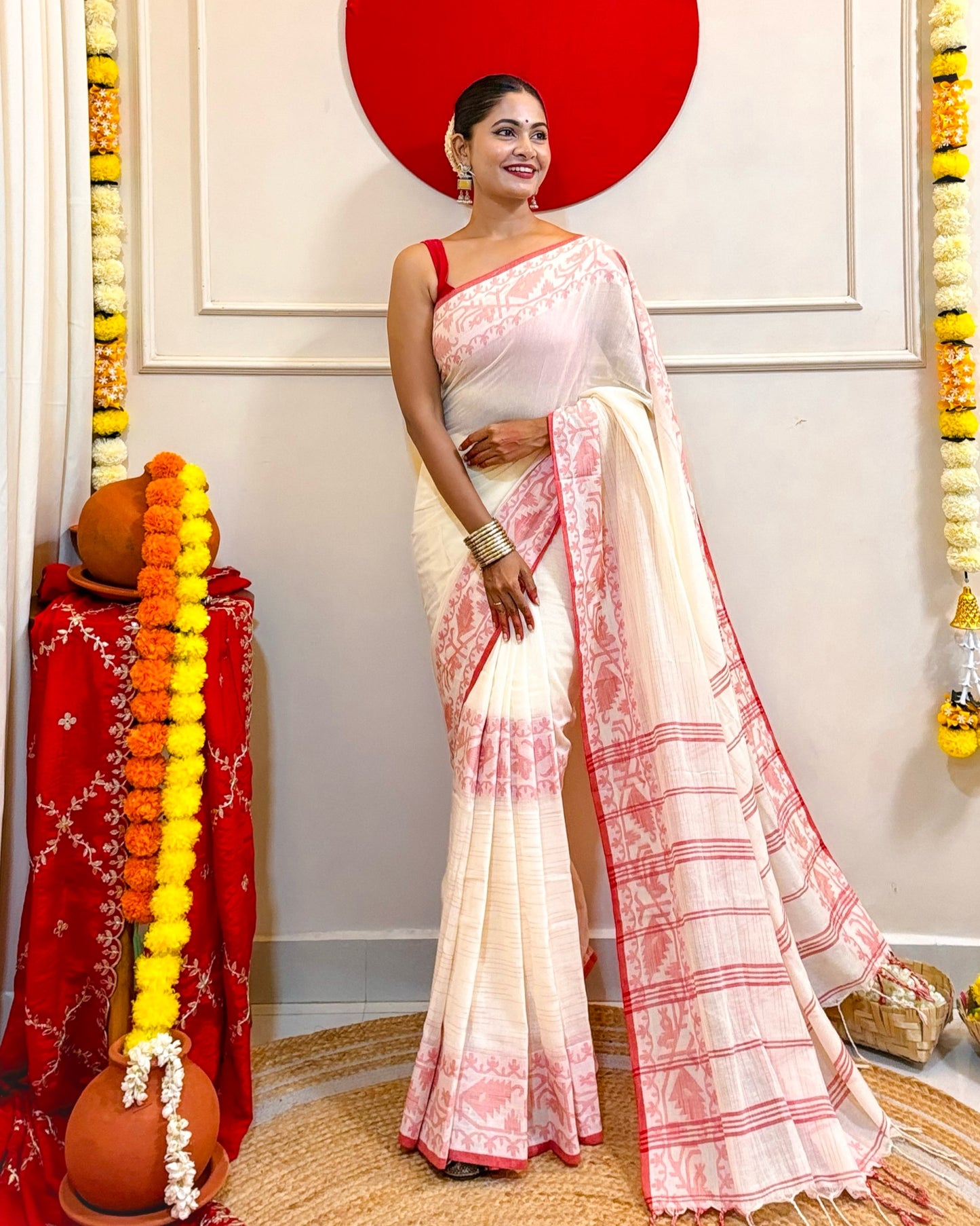 Aabha (Laal Sada Saree)