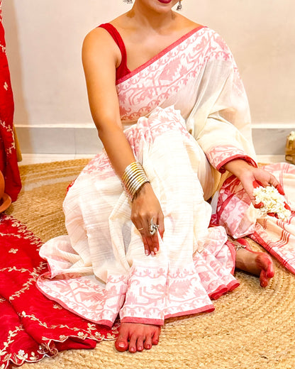 Aabha (Laal Sada Saree)