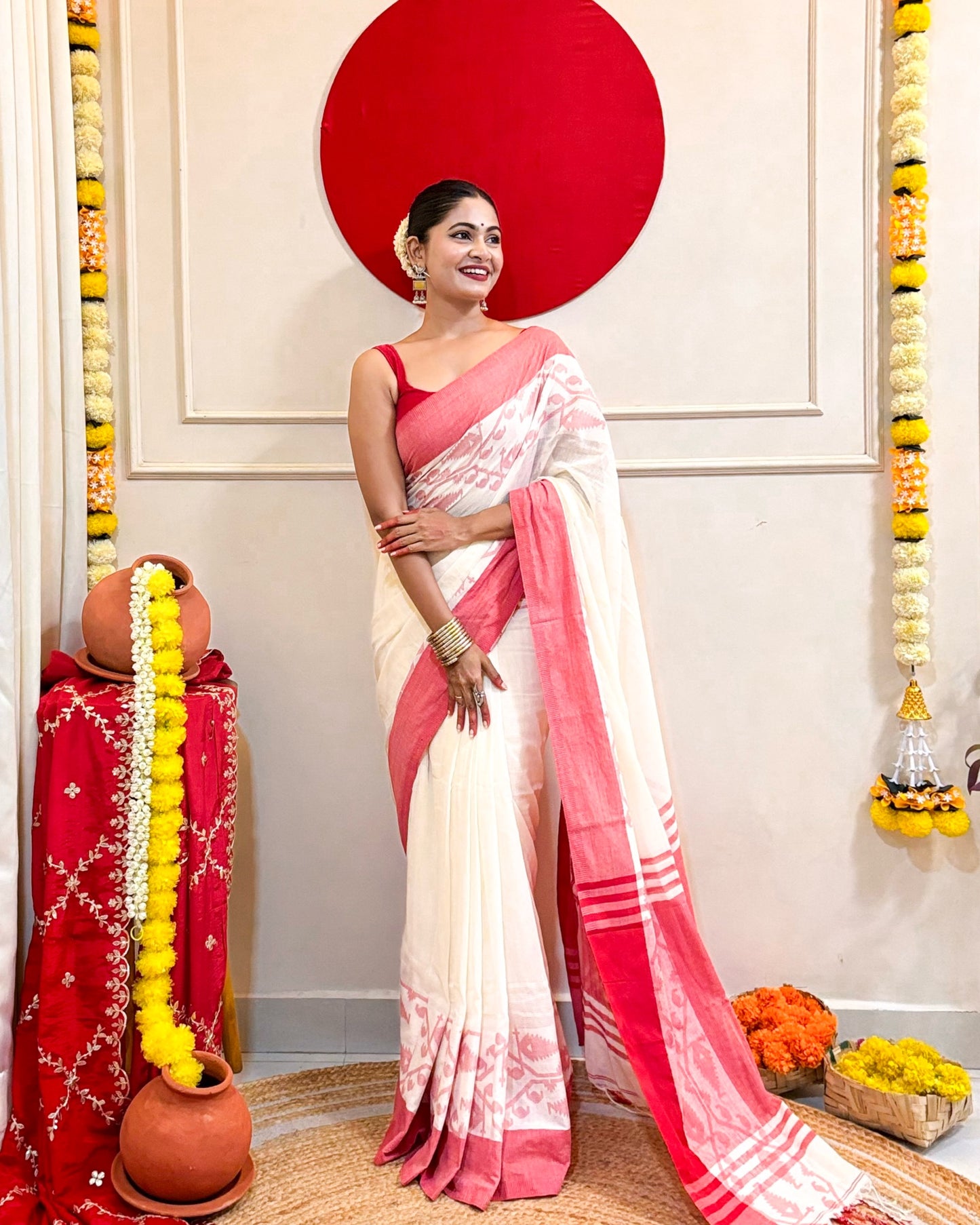 Sanaatani (Laal Sada Saree)
