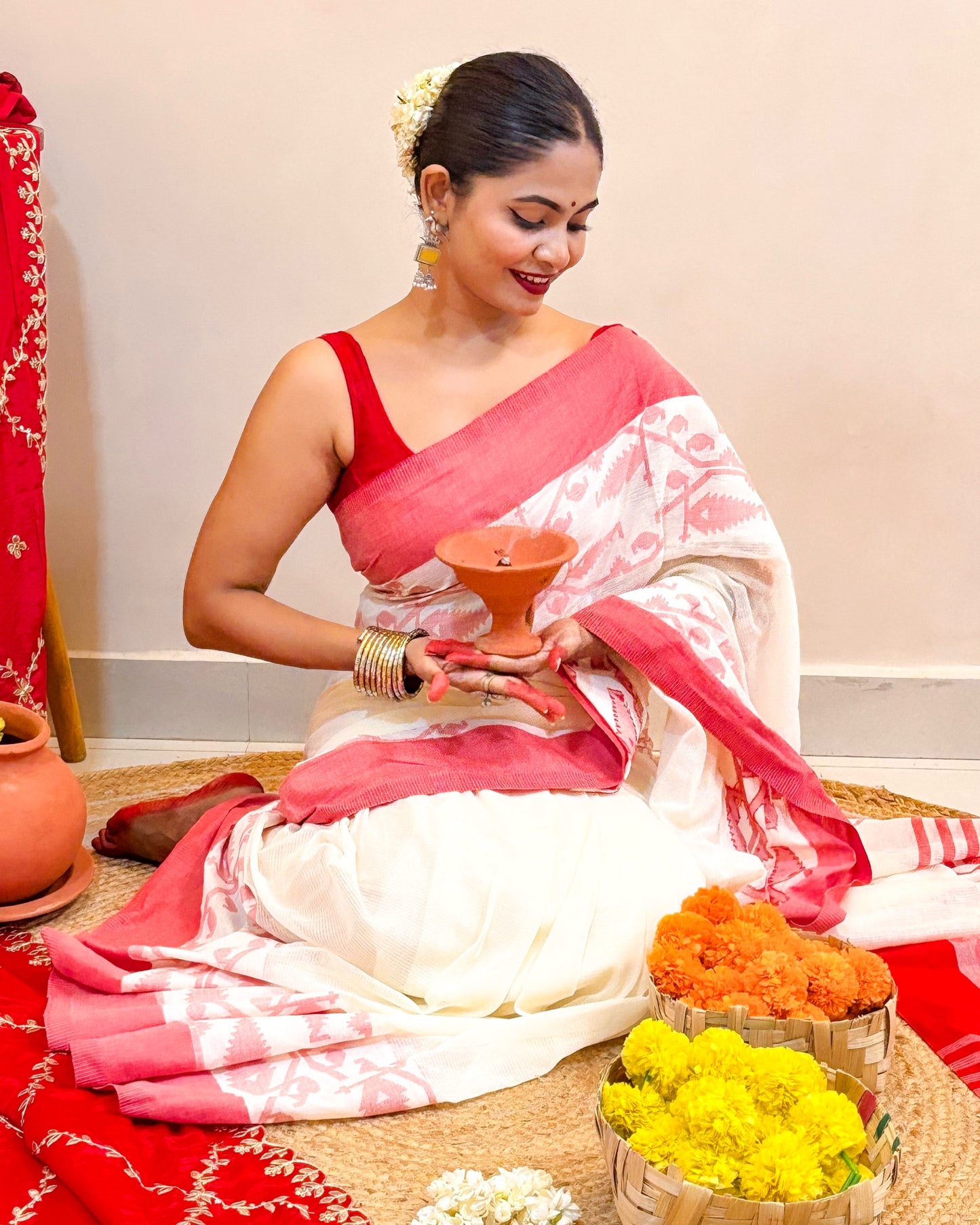 Sanaatani (Laal Sada Saree)