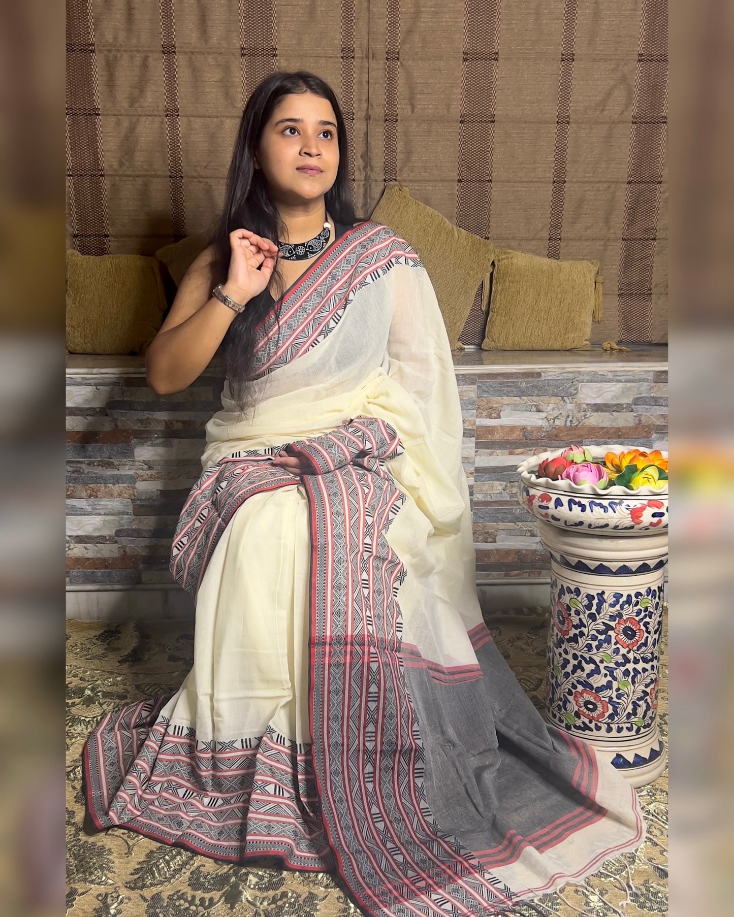 White Khaadi sari with black and red border for auspicious festivities and pujo- kalo laal sada