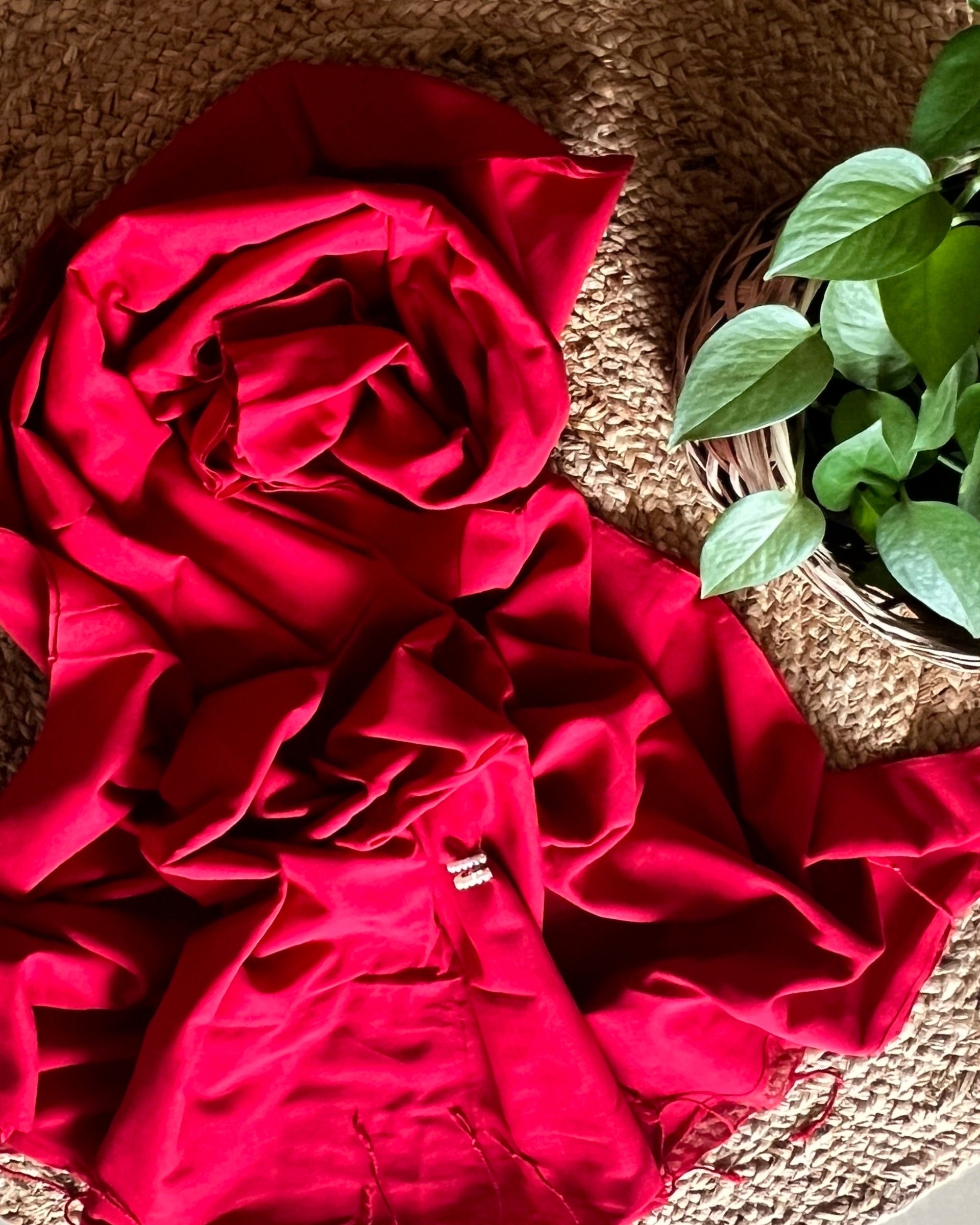 Soft and Comfortable rose red khaadi cotton saree