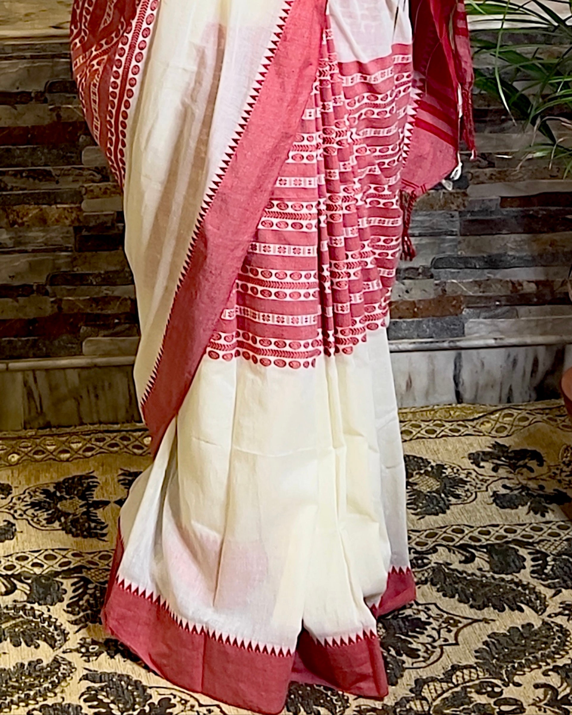 White Saree With Red Border Premium Pure Handloom Chanderi Lichi Silk White  Saree With Silver Zari Suitable for Christian Bridal Wear - Etsy